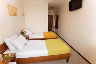 Отель Kapu$ta Hotel Харьков Стандартный двухместный номер с 1 кроватью или 2 отдельными кроватями-3