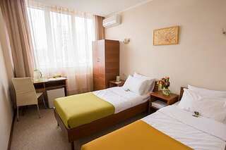 Отель Kapu$ta Hotel Харьков Стандартный двухместный номер с 1 кроватью или 2 отдельными кроватями-7