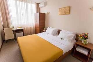 Отель Kapu$ta Hotel Харьков Стандартный двухместный номер с 1 кроватью или 2 отдельными кроватями-9